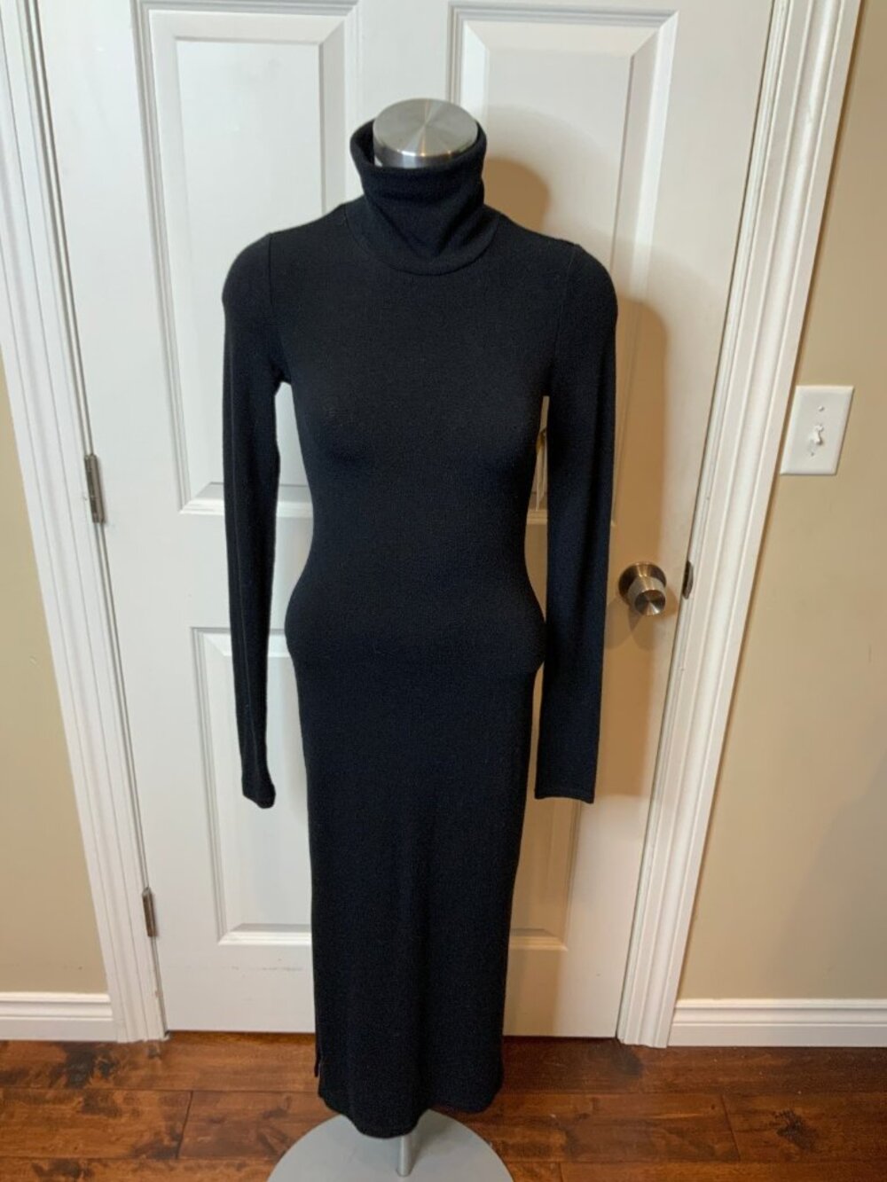 Alice + Olivia Black Turtleneck Long Sleeve Midi Dress, Size XS